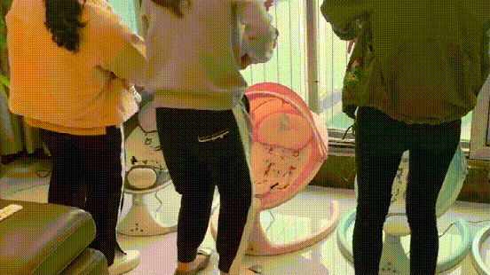 1713942740176497.gif 10013.gif